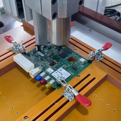 Machine de routeur de PCB de bureau de 220 V 650 mm X 450 mm Surface de travail