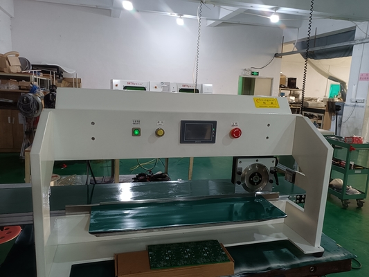 Machine de séparation de PCB de 600 mm de longueur programmation automatique à une seule touche