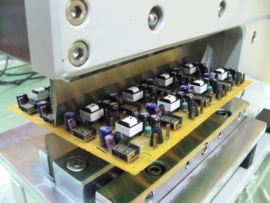 Machine de découpe de PCB à lame linéaire V avec cadre en fer solide pour composants de 50 mm de haut
