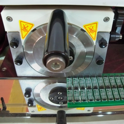 Conception conviviale pour un fonctionnement et une maintenance faciles de la machine de séparation de PCB