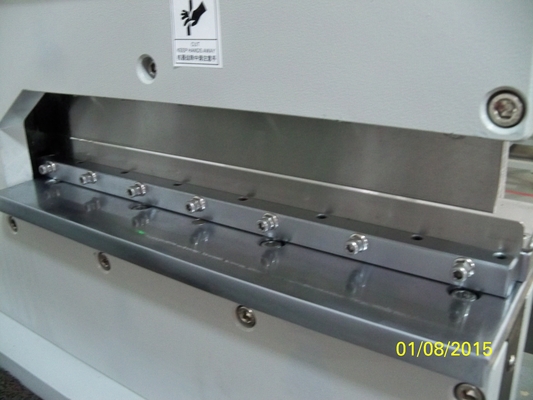 Machine de découpe pneumatique avancée en V pour le traitement de composants élevés