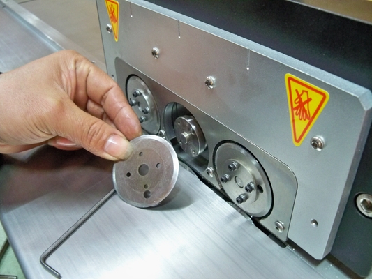 Plate-forme en acier de l'installation de fabrication de carte PCB Depanelizer de lumière de LED T8 1.5m