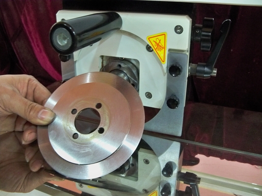 Dégagement réglable et coupe sans soucis avec la machine de séparation de PCB