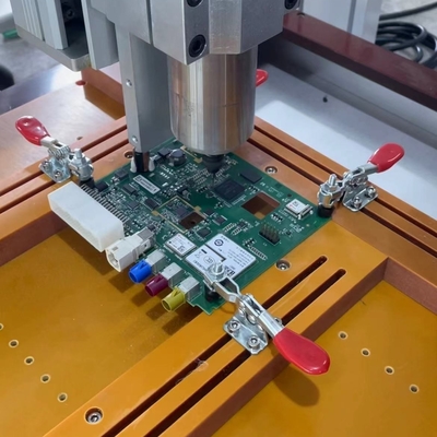Machine de routage de circuits imprimés de bureau à banc unique avec vitesse de positionnement de 500 mm/s