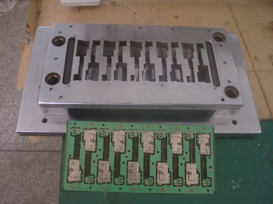 L'or SKD11 a plaqué la grande vitesse de poinçonneuse de carte PCB de matrice en métal