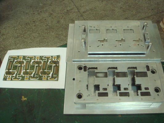la poinçonneuse de carte PCB de trou en métal 30T avec adaptent l'outil aux besoins du client de matrice