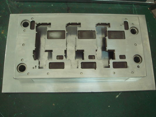 QC-10 adaptés aux besoins du client meurent l'outil de poinçon IATF16949 de carte PCB de machine en métal