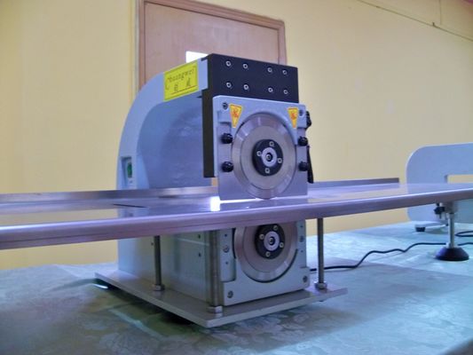 La carte PCB Depanelizer de coupe de GMC 400mm/S V électronique la machine de commande numérique par ordinateur de carte