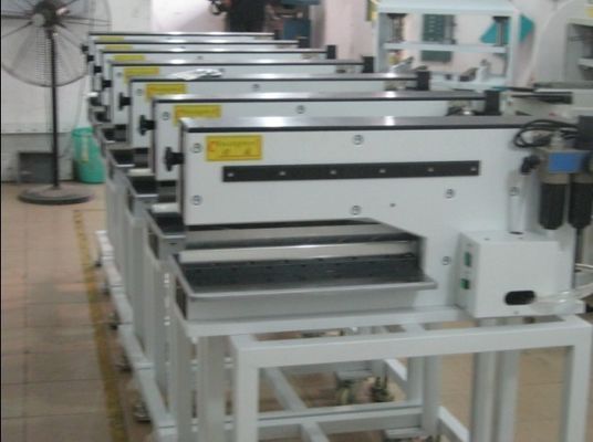 Machine d'une manière pneumatique conduite de séparateur de carte PCB avec deux lames linéaires