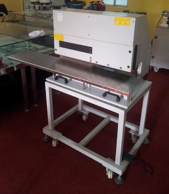 La machine d'une manière pneumatique conduite de séparateur de la carte PCB FR4, a motorisé la machine CWVC-3 de carte PCB Depaneling